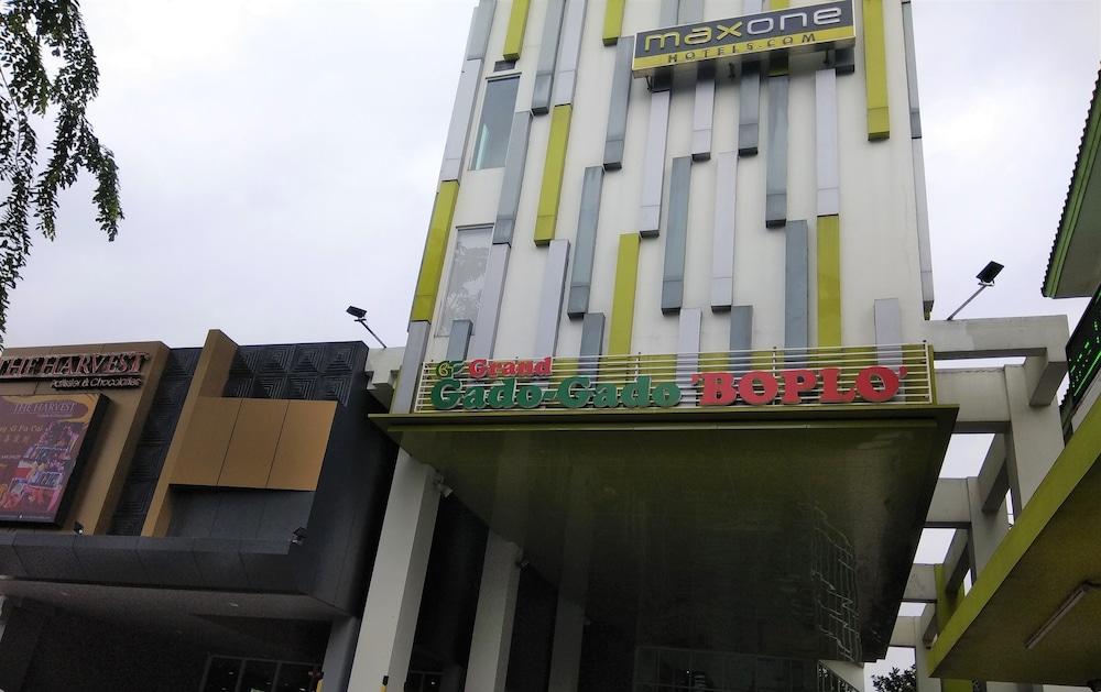 Maxonehotels.Com At Kramat Jakarta Exterior foto