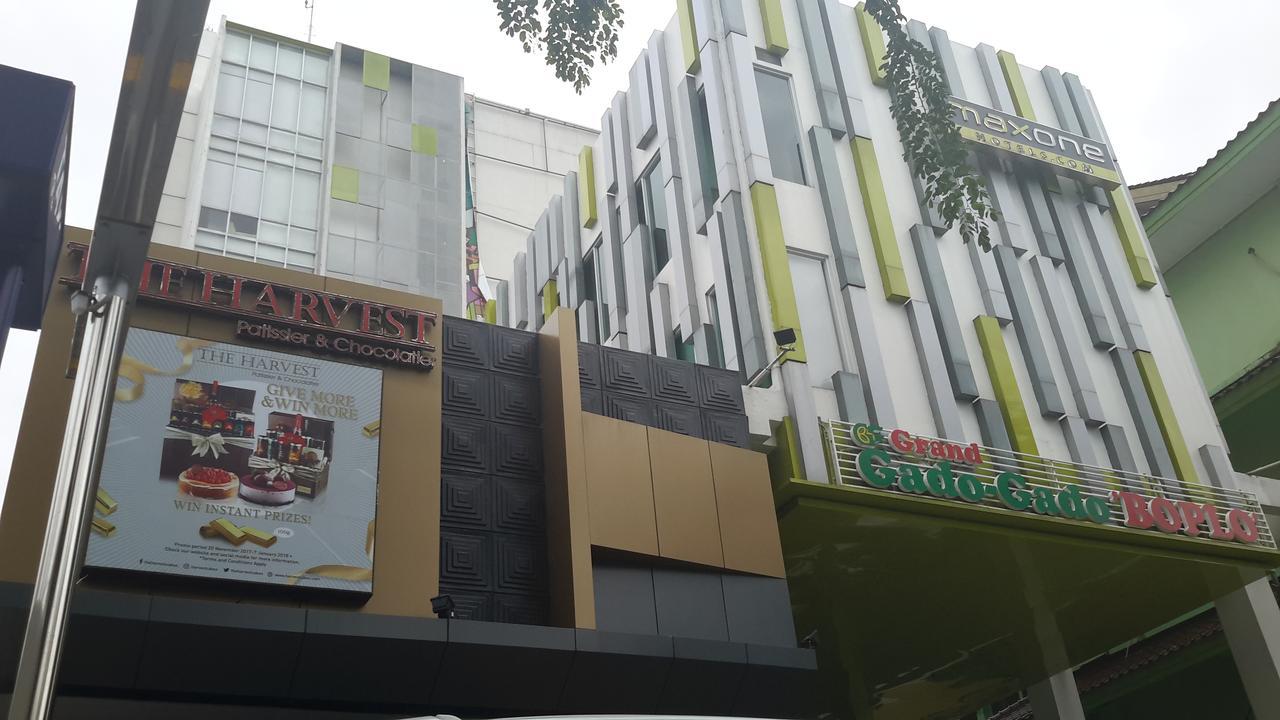 Maxonehotels.Com At Kramat Jakarta Exterior foto