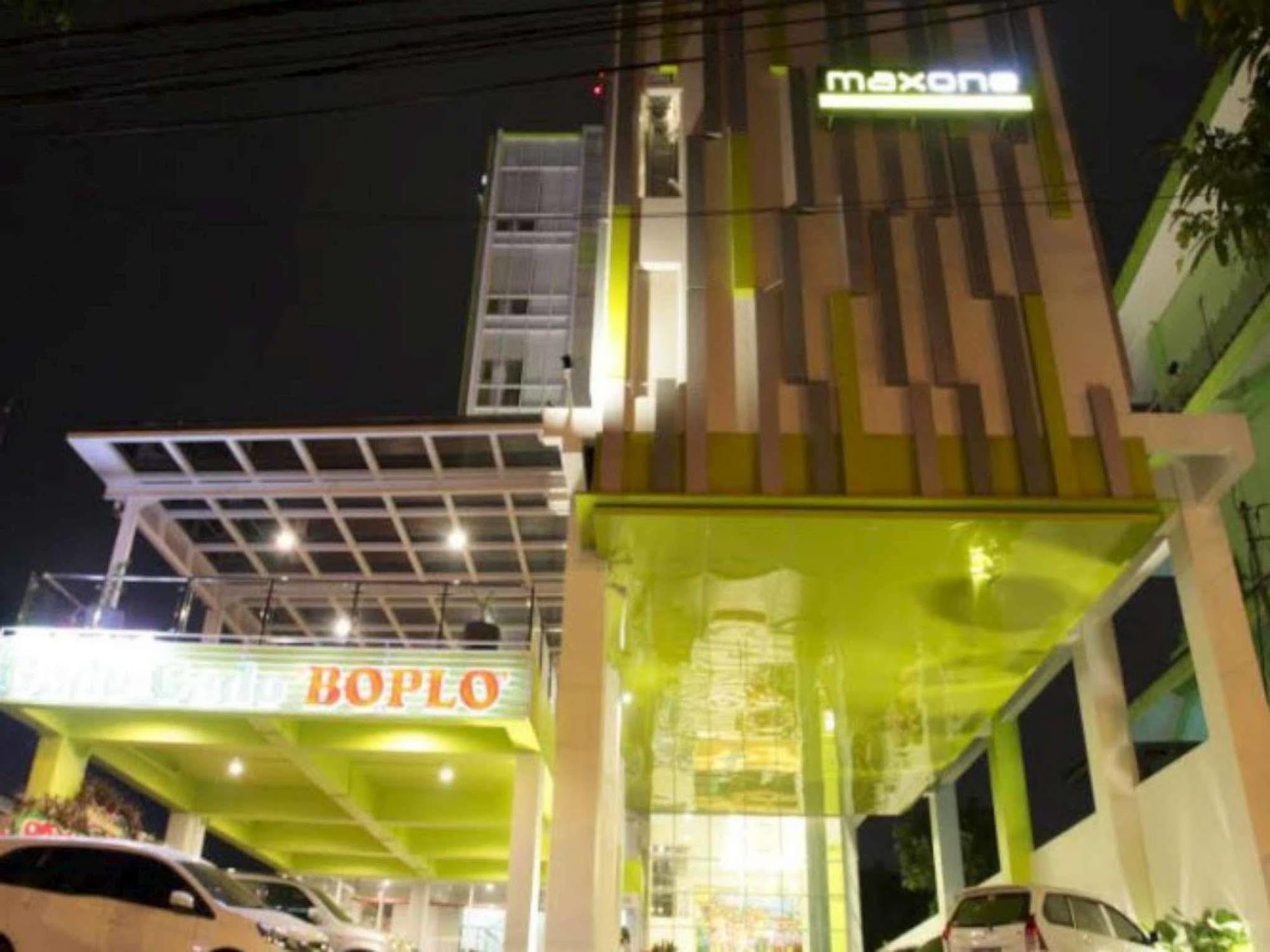 Maxonehotels.Com At Kramat Jakarta Exterior foto